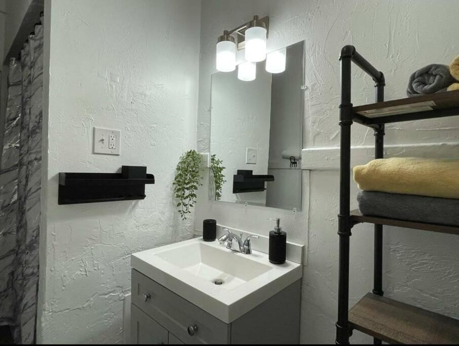 Апартаменты Lovely 2Br W Office Space - King Bed & Alexa Питтсбург Экстерьер фото