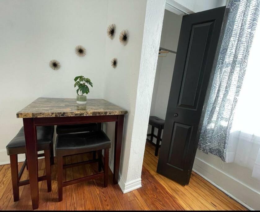 Апартаменты Lovely 2Br W Office Space - King Bed & Alexa Питтсбург Экстерьер фото