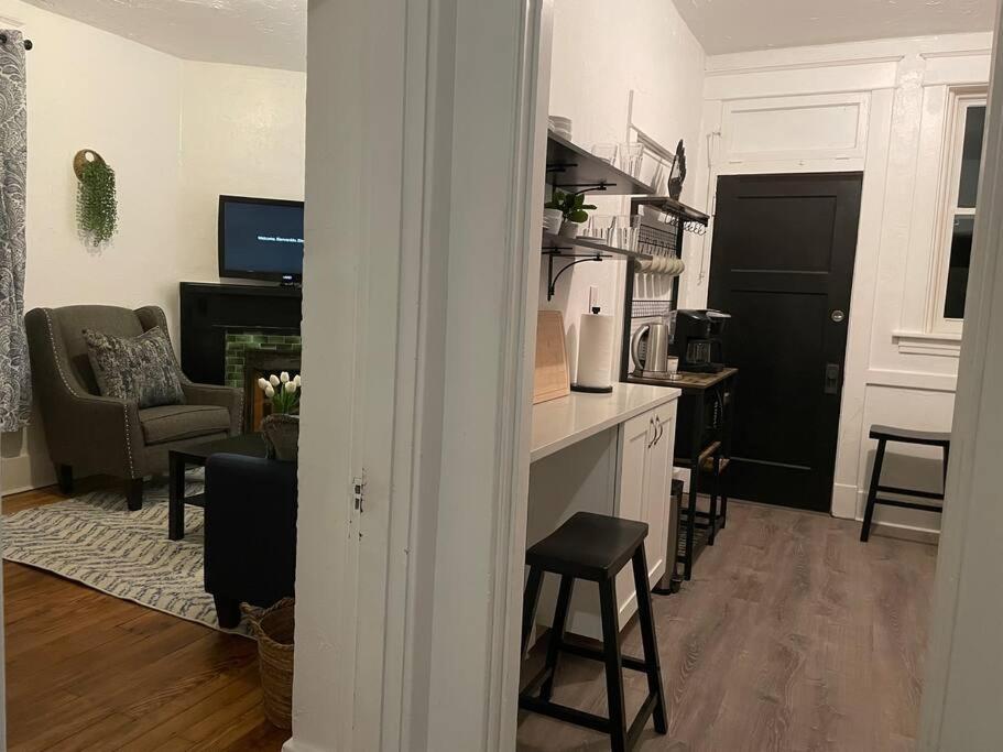 Апартаменты Lovely 2Br W Office Space - King Bed & Alexa Питтсбург Экстерьер фото